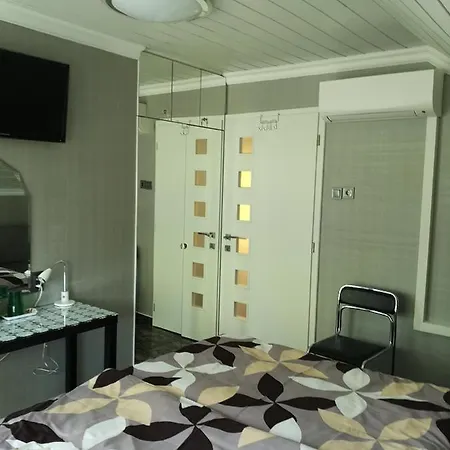 Balaton Apartmanhaz Rum i privatbostad