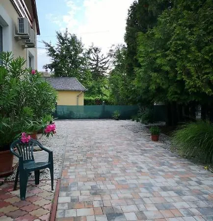 Balaton Apartmanhaz Rum i privatbostad *