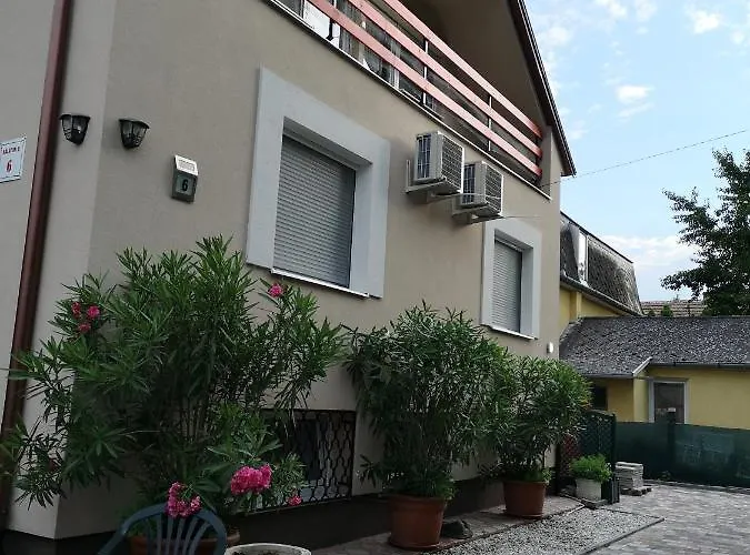Balaton Apartmanhaz *