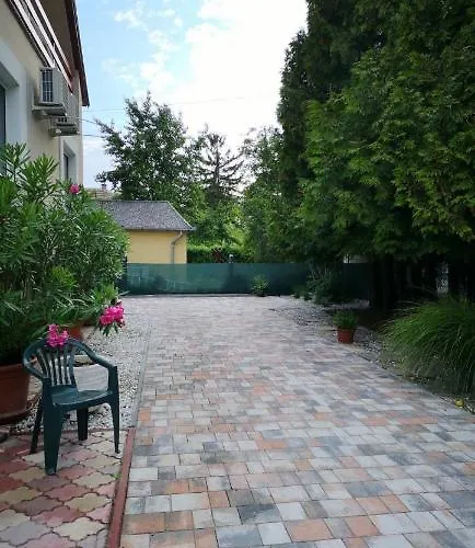 Balaton Apartmanhaz منزل للإقامة *